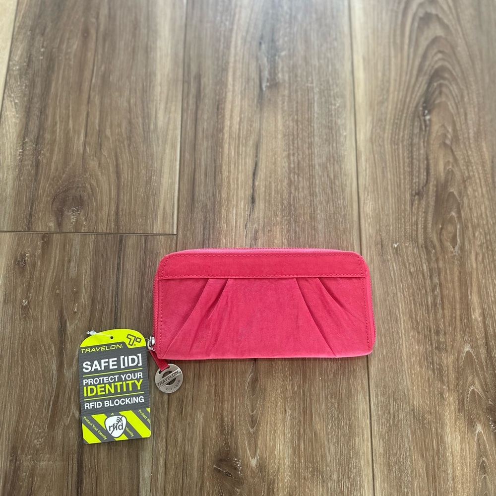 Travelon Coral Wallet with RFID Protection